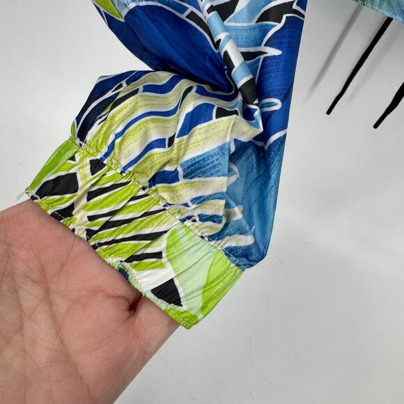 Nike Jacket Womens Medium Cropped Hooded Full Zip Lightweight Windrunner Floral - Picture 10 of 11